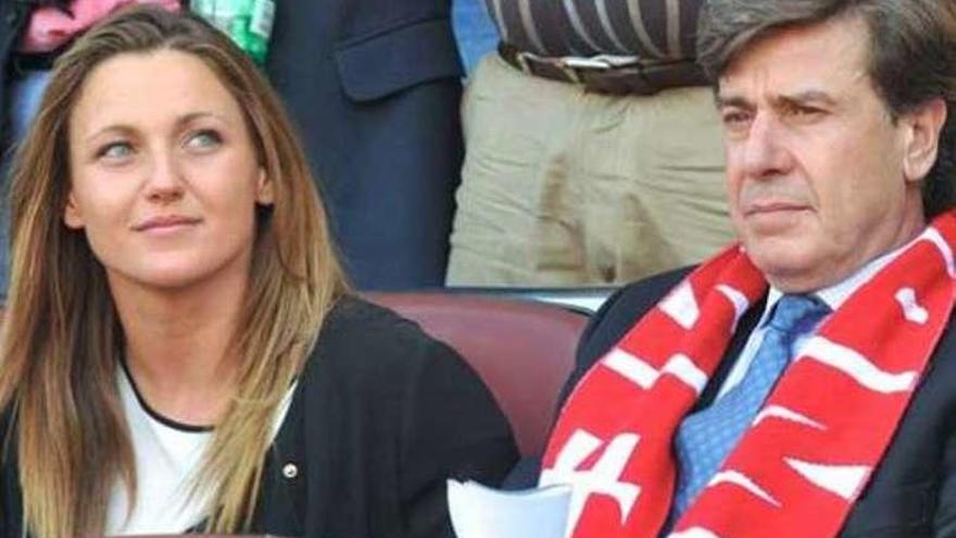 Melani Costa y Cayetano Martínez de Irujo en un partido de fútbol.