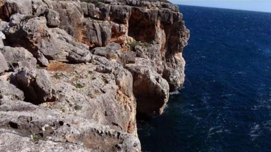 Die Steilküste der Cala Varques.