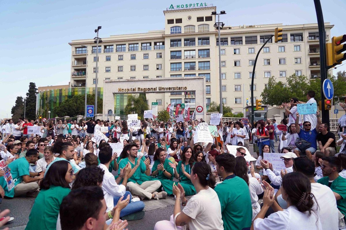 MLG 13-06-2025.-Concentración de médicos contra el borrador del Estatuto Marco del Ministerio de Sanidad, motivo por el que están convocados a la huelga nacional en esta jornada.