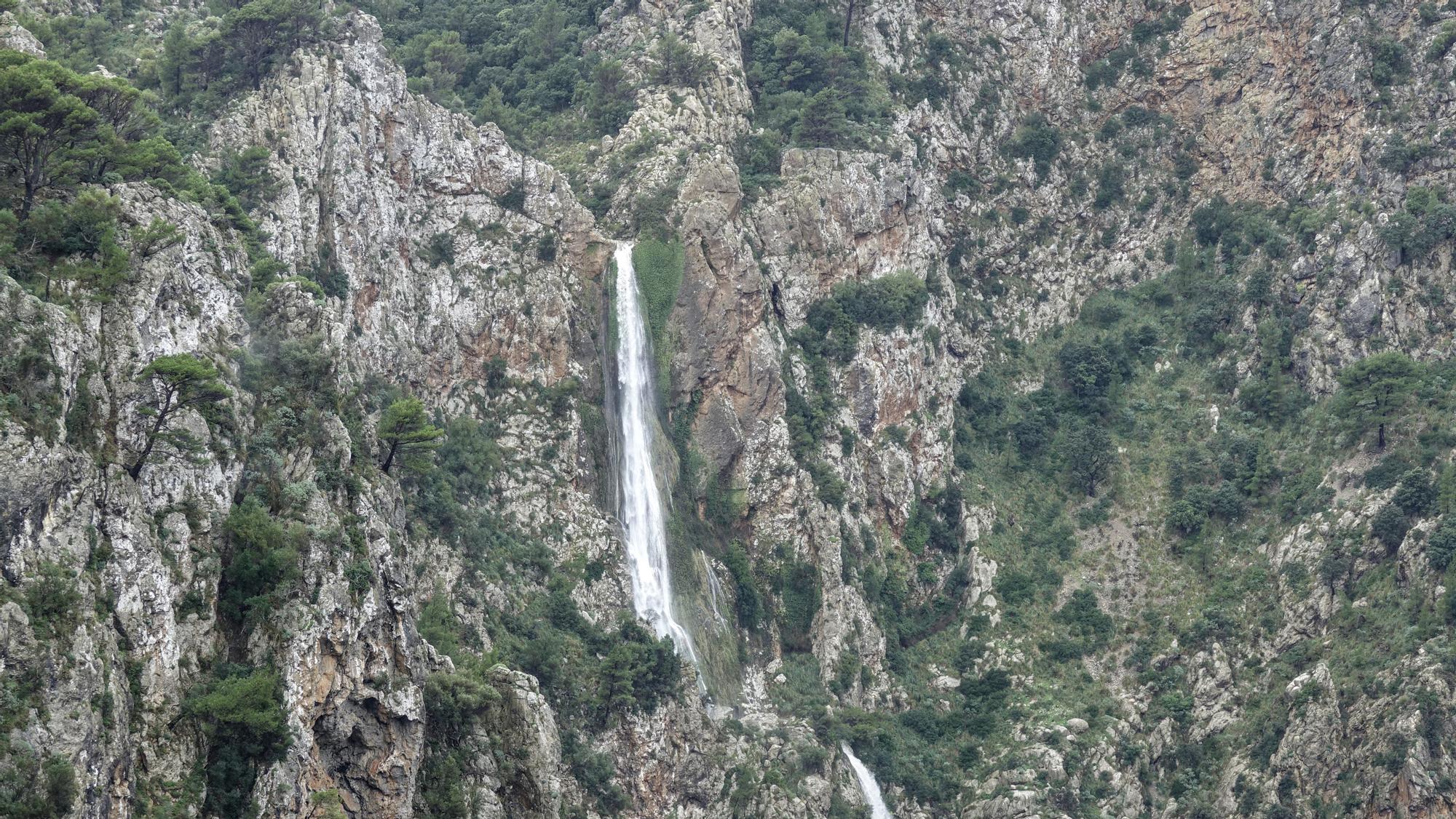 Las lluvias activan el impresionante salto de agua del Torrent des Lli