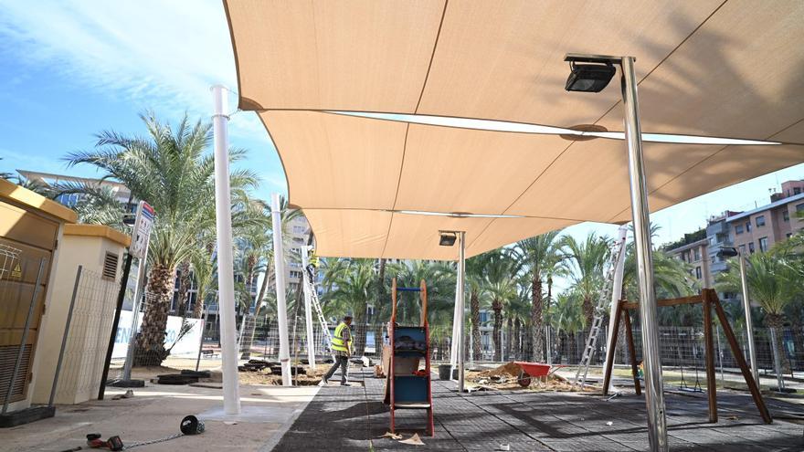 El «plan sombra» avanza con toldos vela en parques infantiles