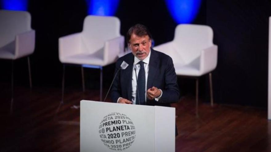 El presidente de Grupo Planeta y Atresmedia, José Creuheras, interviene durante la ceremonia de entrega del Premio Planeta de Novela 2020