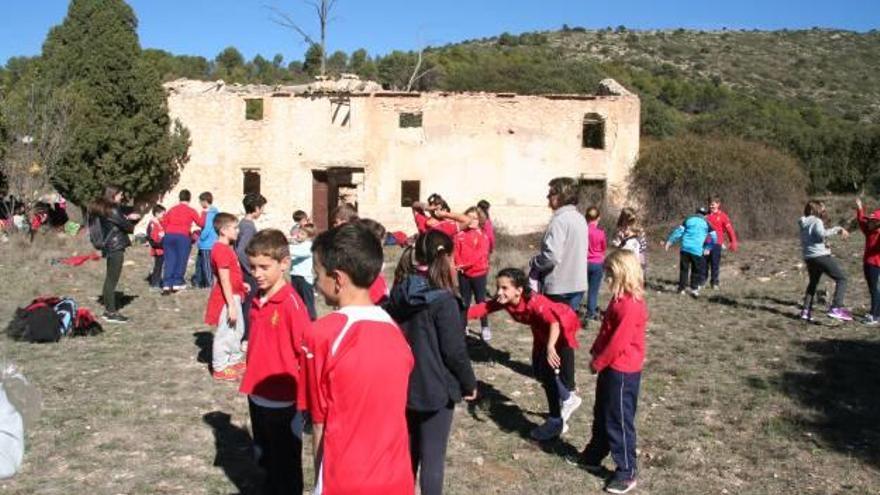 Excursión que han realizado en el colegio San Juan y San Pablo de Ibi dentro del programa de mejora de la convivencia llamado Tutoría entre Iguales.