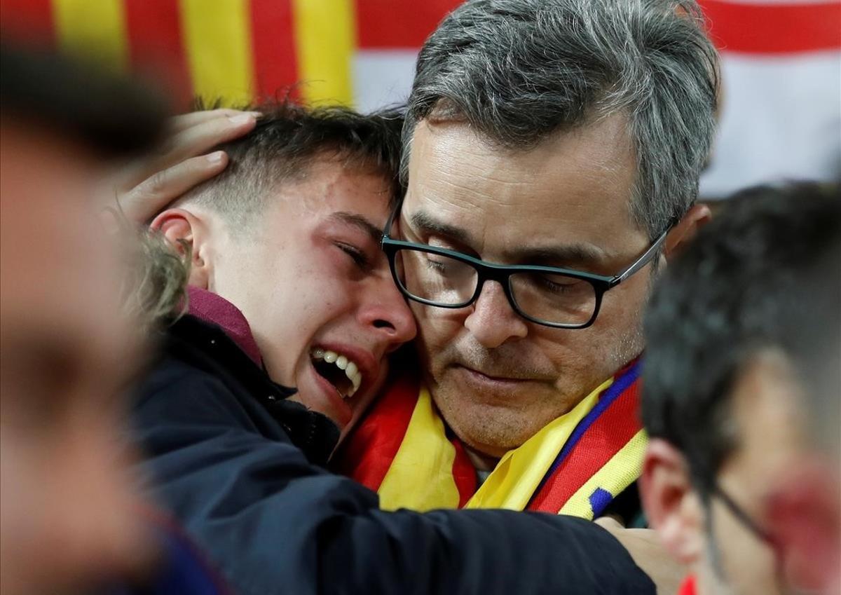 Aficionados del Barça desolados en Anfield por la eliminación 