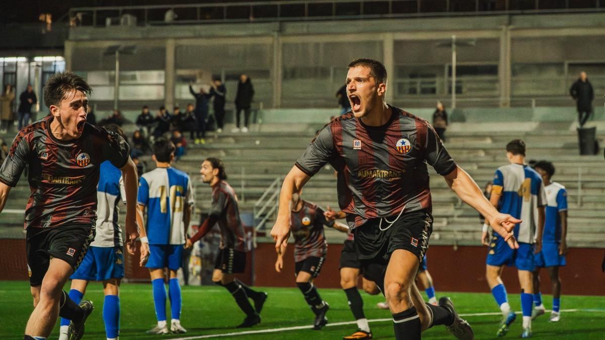 Sergio Peña, celebrando el gol