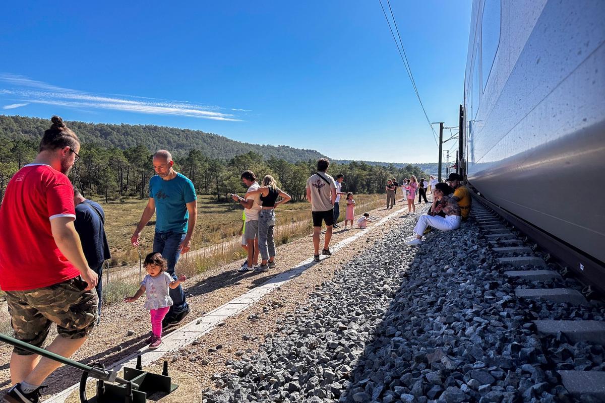 Una avería en la línea del AVE a Levante detiene varios trenes en Cuenca