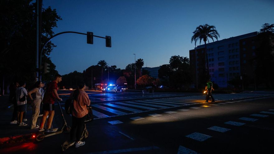 Apagón en Córdoba: la Policía Local se despliega en los centros cívicos para atender emergencias durante toda la noche