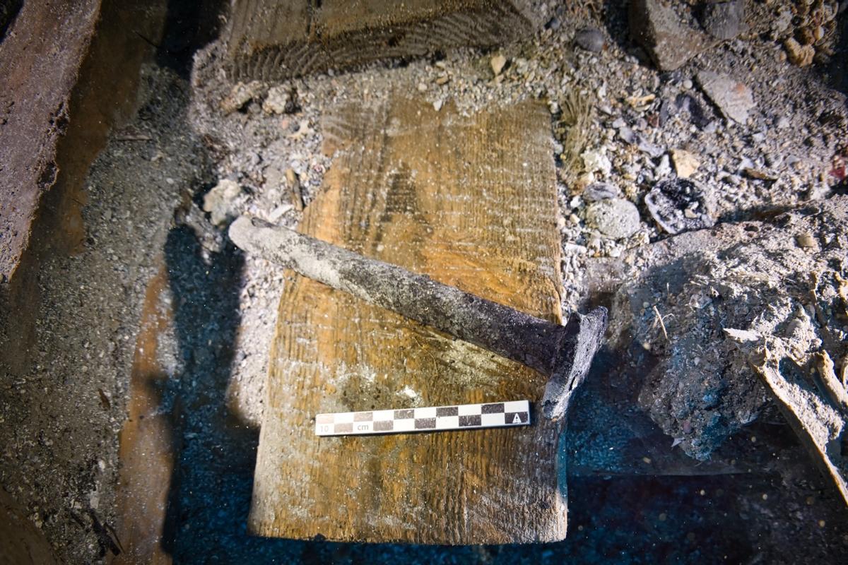 Detall de l'eix de bronze de la bomba d'eixugada del vaixell romà del segle I aC enfonsat davant la costa de les illes Formigues
