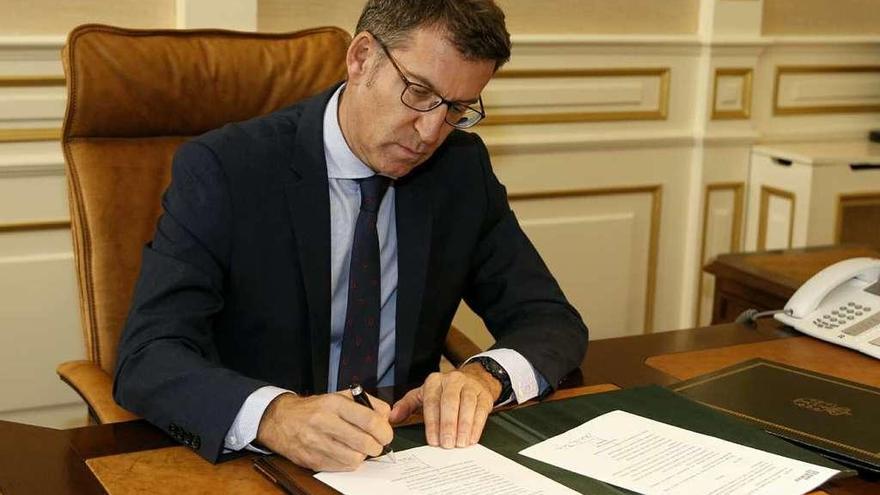 Feijóo firma el decreto de nombramiento de conselleiros.