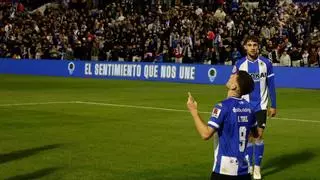 Toril sale por la puerta grande en su debut