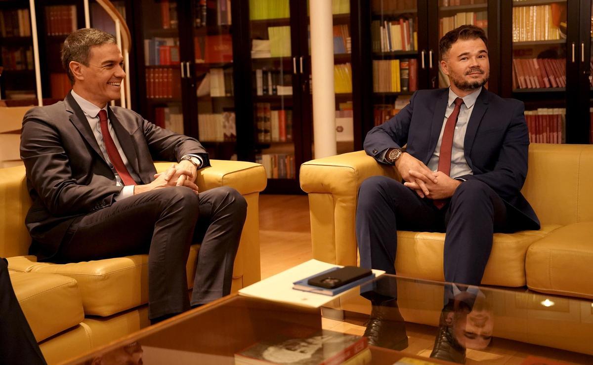 Pedro Sánchez y Gabriel Rufián, en el Congreso de los Diputados.