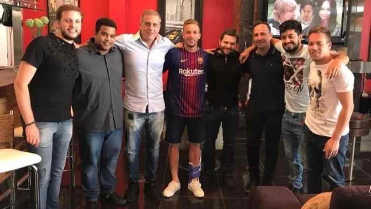 La polémica fotografía de Arthur con la camiseta del Barcelona