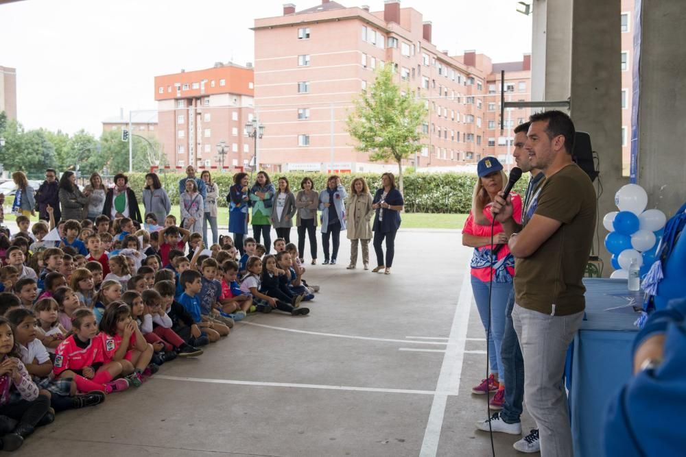 Los jugadores del Real Oviedo, Esteban y Diegui, visitan el colegio de La Corredoria 2