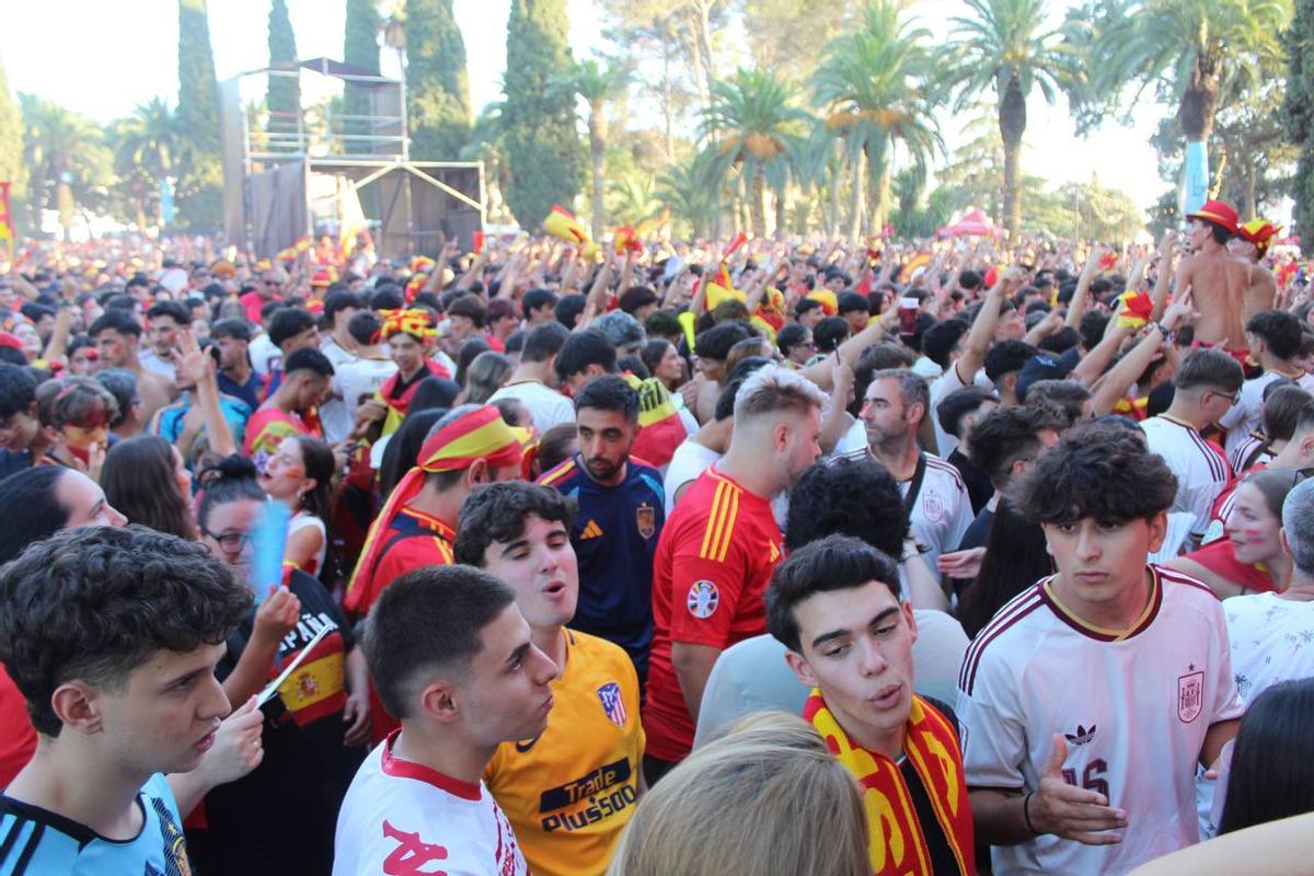 Fotogalería | Así se vive en la Alcazaba de Badajoz la final del Mundial 2026 Fotogalería | Así se vive en la Alcazaba de Badajoz la final del Mundial 2026