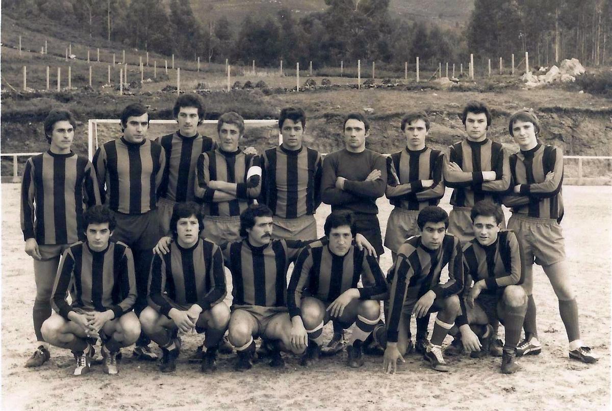 Algunos históricos del club en esta formación.