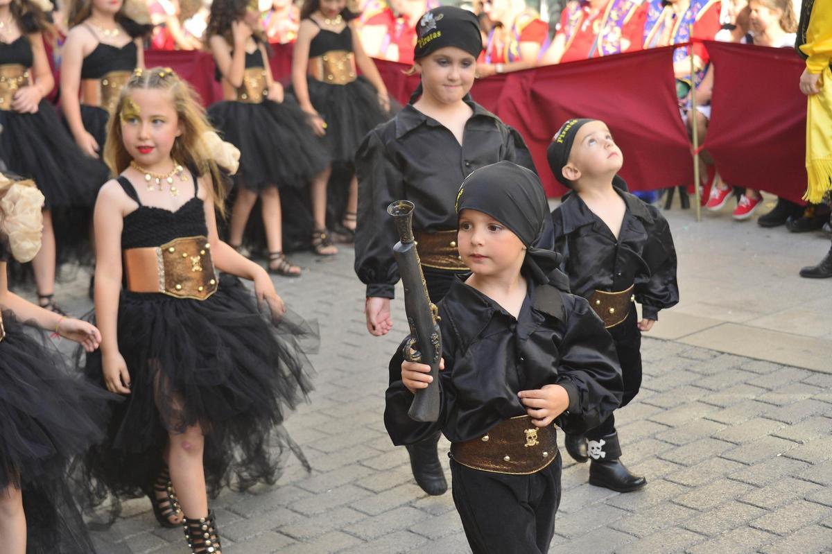 Un espectacular desfile infantil recorre las calles Un espectacular desfile infantil recorre las calles