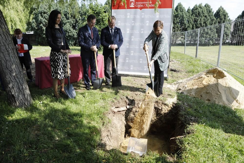 Colocación de la primera piedra del nuevo edificio de la incubadora de Impulsa