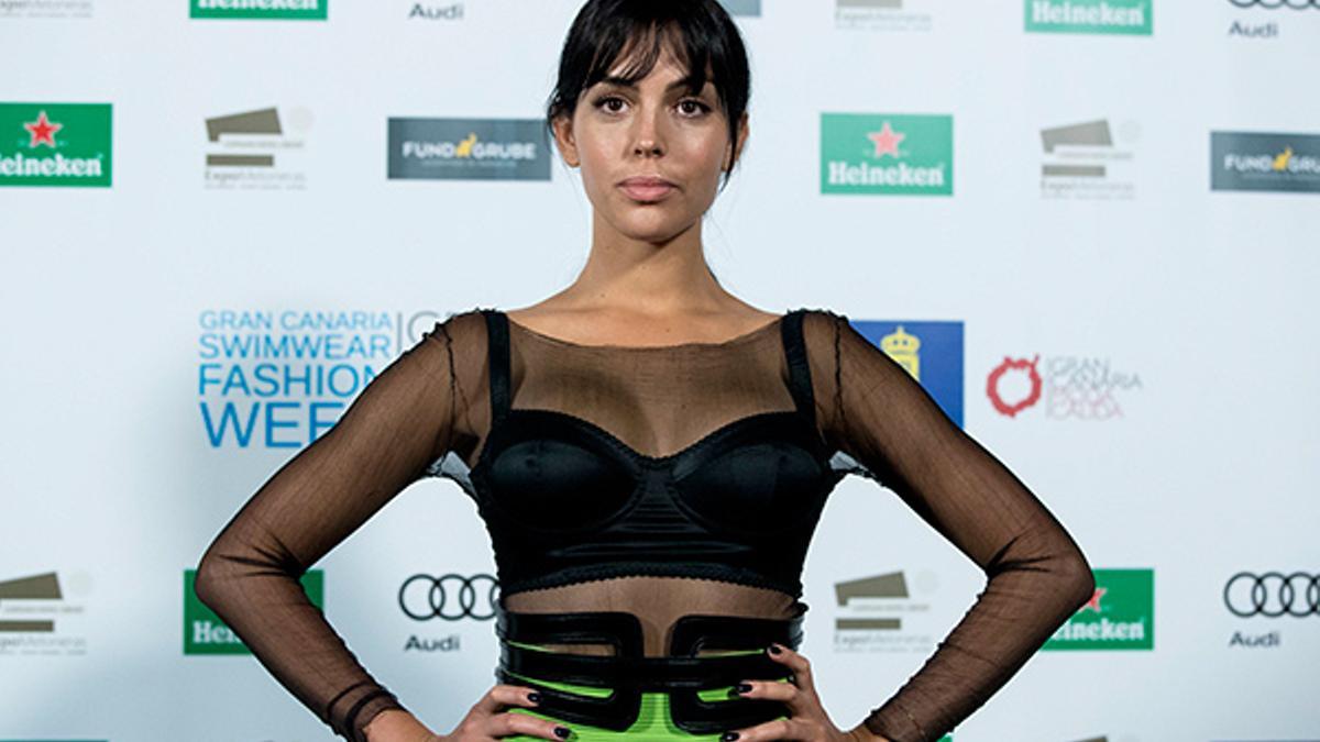 Georgina Rodríguez, embajadora de Moda Cálida con un look poco favorecedor