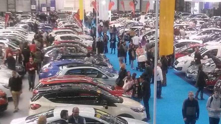 El salón Motorocasión contó con 700 vehículos expuestos en venta a precios rebajados.