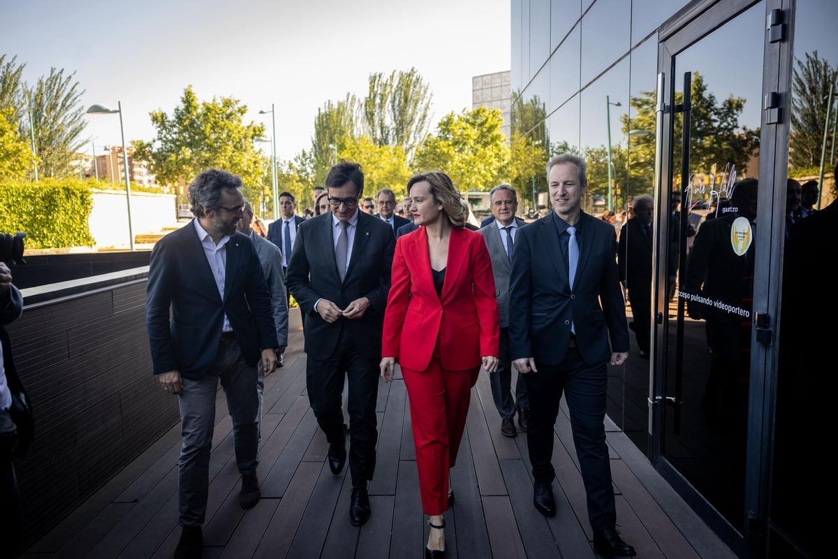 Los socialistas Salvador Illa y Pilar Alegría junto al Consejero Delegado de Prensa Ibérica, Aitor Moll, y el director de EL PERIÓDICO DE ARAGÓN, Ricardo Barceló.
