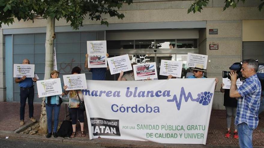 Marea Blanca se concentra contra las listas de espera