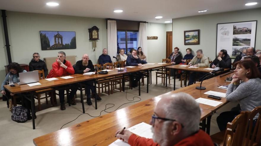 Reunión del consejo de distrito de la Zona Rural celebrada esta semana en la sede de la Federación «Les Caseríes», ubicada en la parroquia de Leorio. | Marcos León