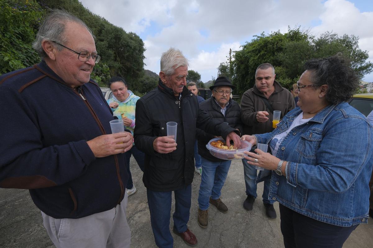 Vecinos de Laderas del Roque celebran que ya tienen alcantarillado después de 20 años