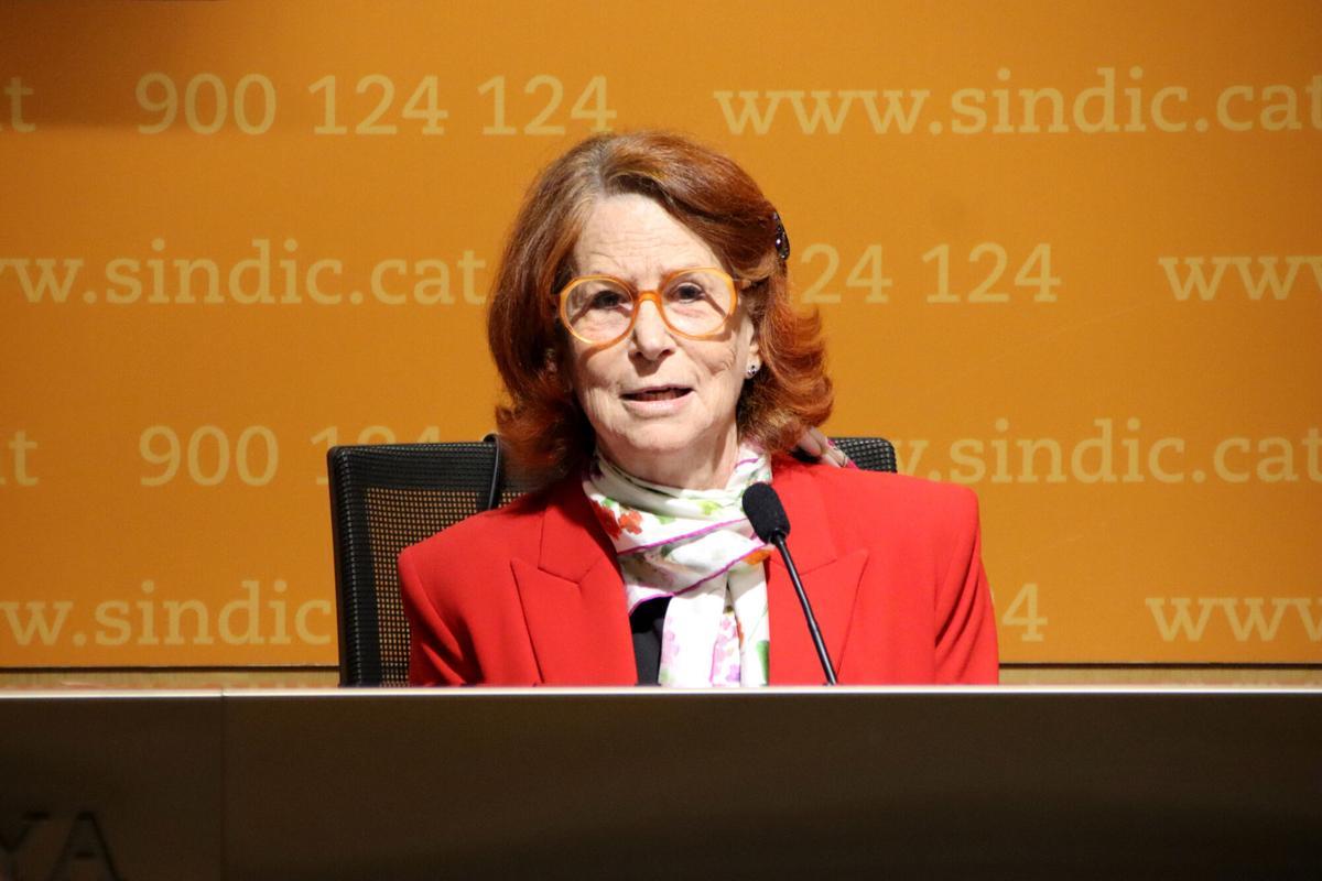 La síndica Esther Giménez Salinas en roda de premsa