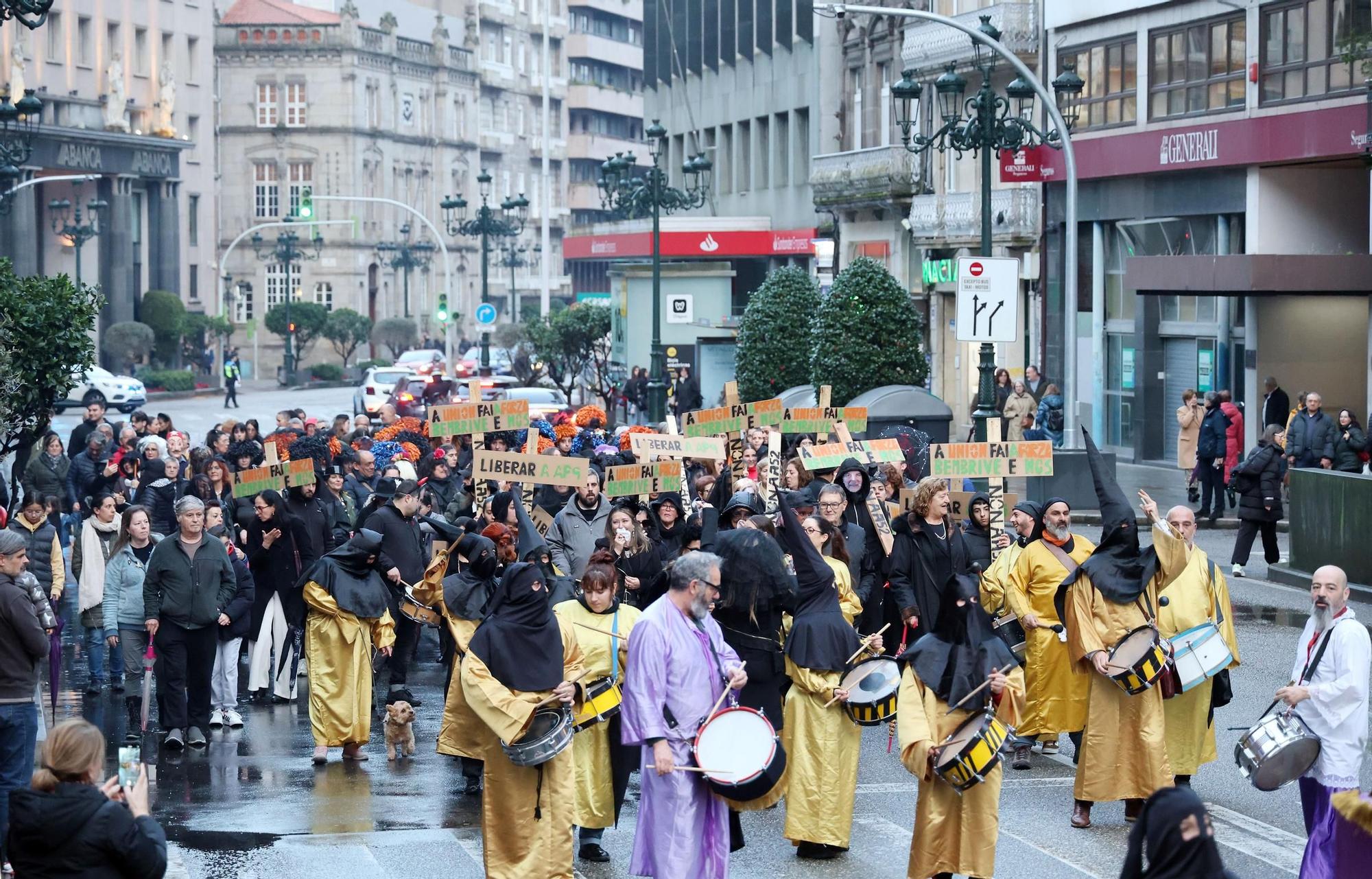 Comitiva fúnebre y premios del desfile finalizan el Carnaval en Vigo