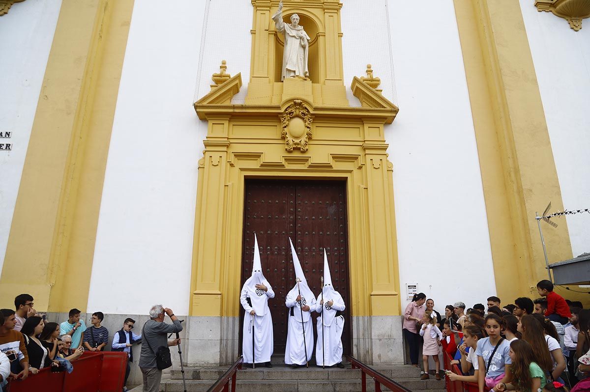 La salida procesional dela  Presentación al pueblo de Jesús de los Afligidos, en imágenes