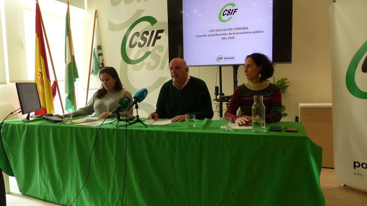 Representantes de CSIF presentan el estudio.