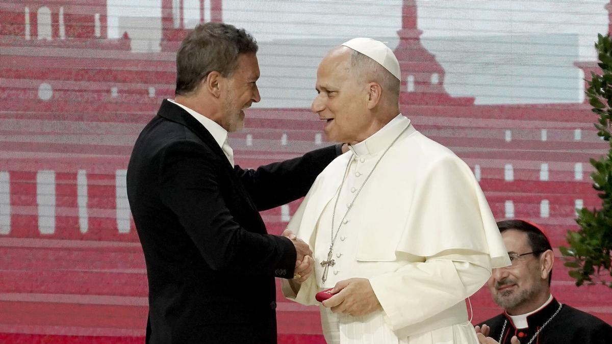 BANDERAS IGLESIA ARTE | Antonio Banderas ante el papa: «La Iglesia es el mayor productor de arte en la historia de la humanidad»