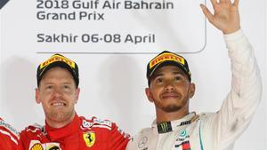 Vettel reforzó su liderato en Bahrein, donde Hamilton acabó 3º