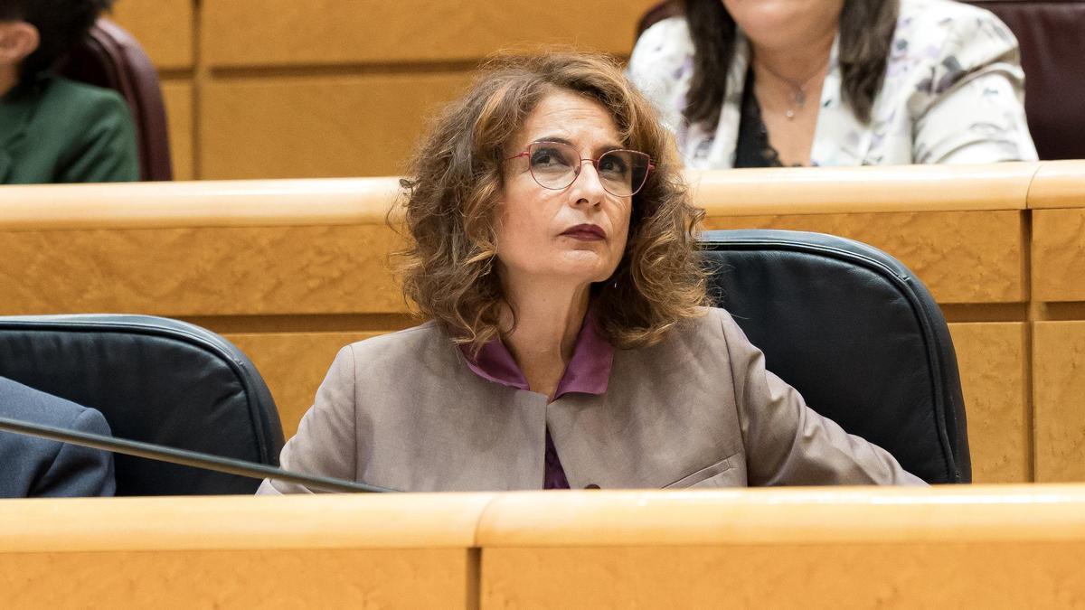 La vicepresidenta primera y ministra de Hacienda, María Jesús Montero, durante una sesión plenaria del Senado.