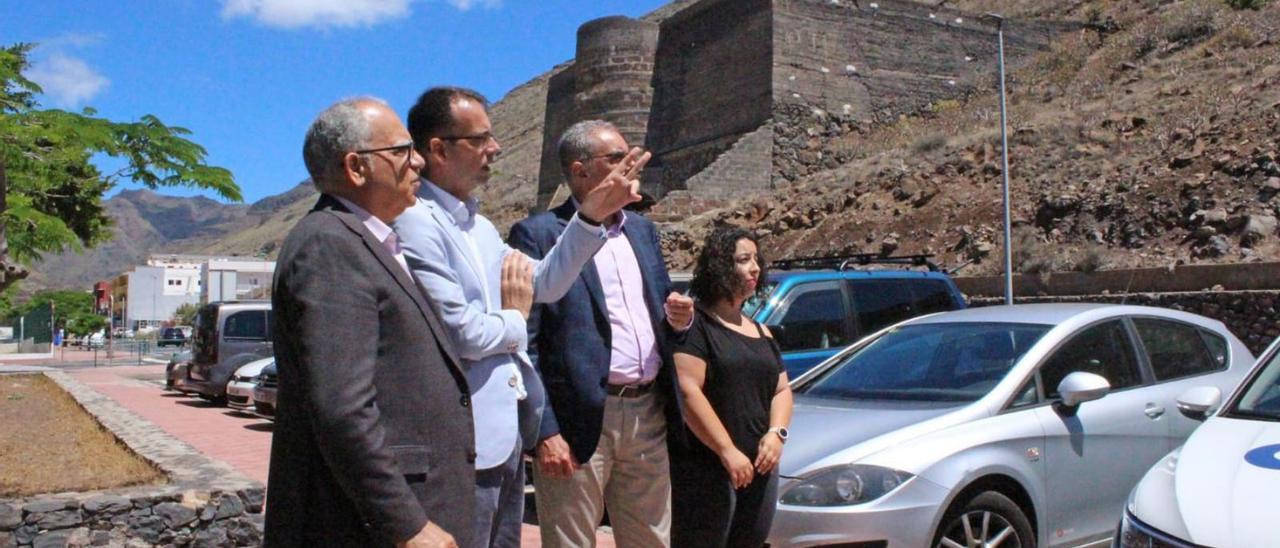 El presidente del Cabildo, el gerente de Visocan, el alcalde de San Sebastián y la consejera de Obras Públicas, ayer.