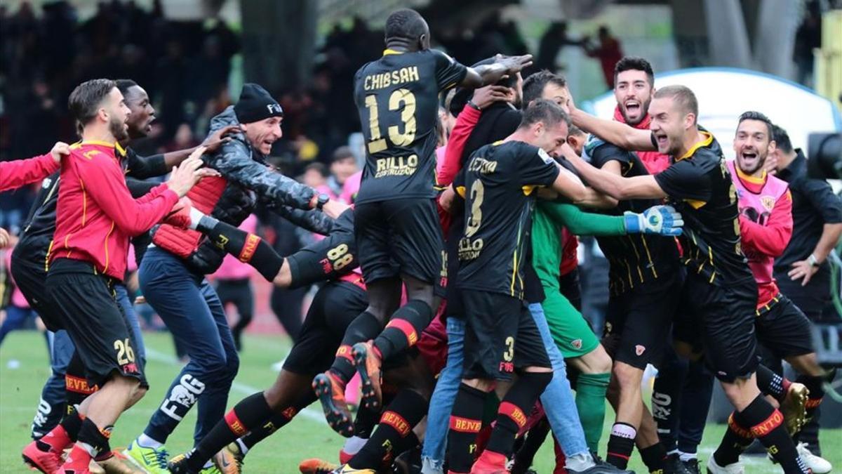 Locura en el Benevento tras lograr el primer punto en serie A