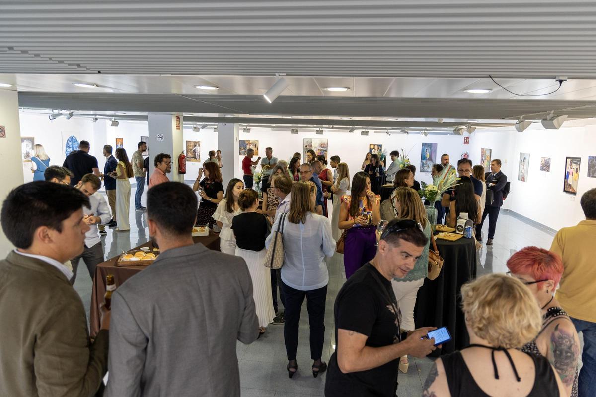 Público asistente al fallo del concurso en el Club INFORMACIÓN.