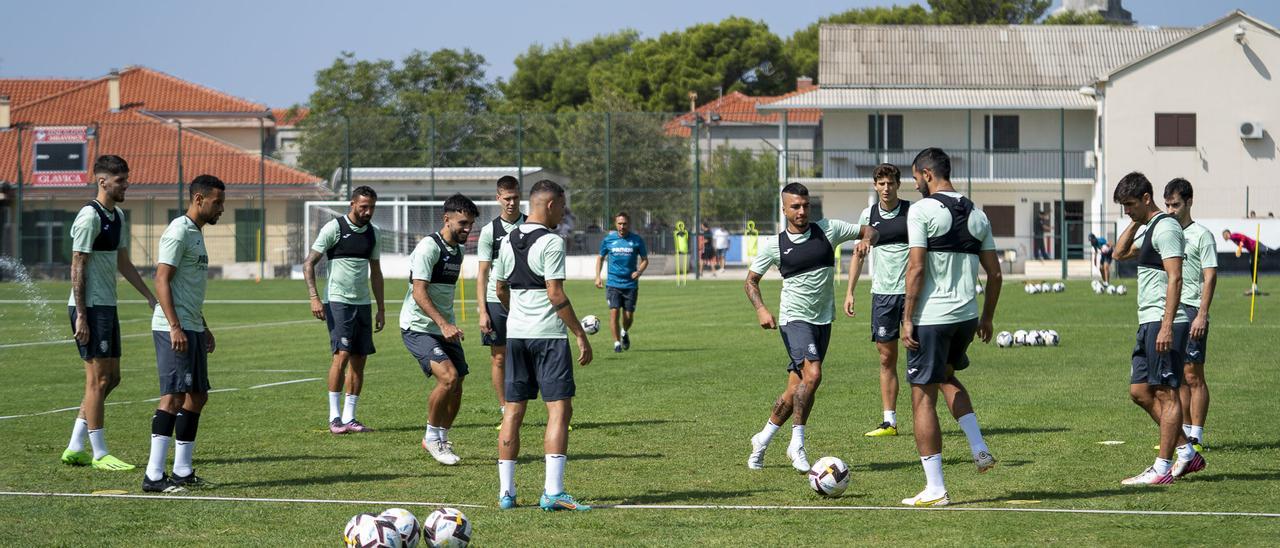 El Villarreal se ejercitó en Split antes de desplazarse a Madrid.