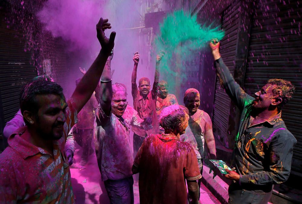 La India da la bievenida a la primavera con el tradicional festival Holi