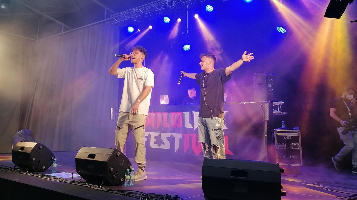 Funzo &amp; Babyl Loud entonan uno de sus éxitos en el festival celebrado en Toro