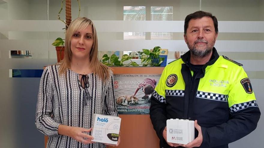 La Policía Local recibe cinco microchips para localizar animales extraviados