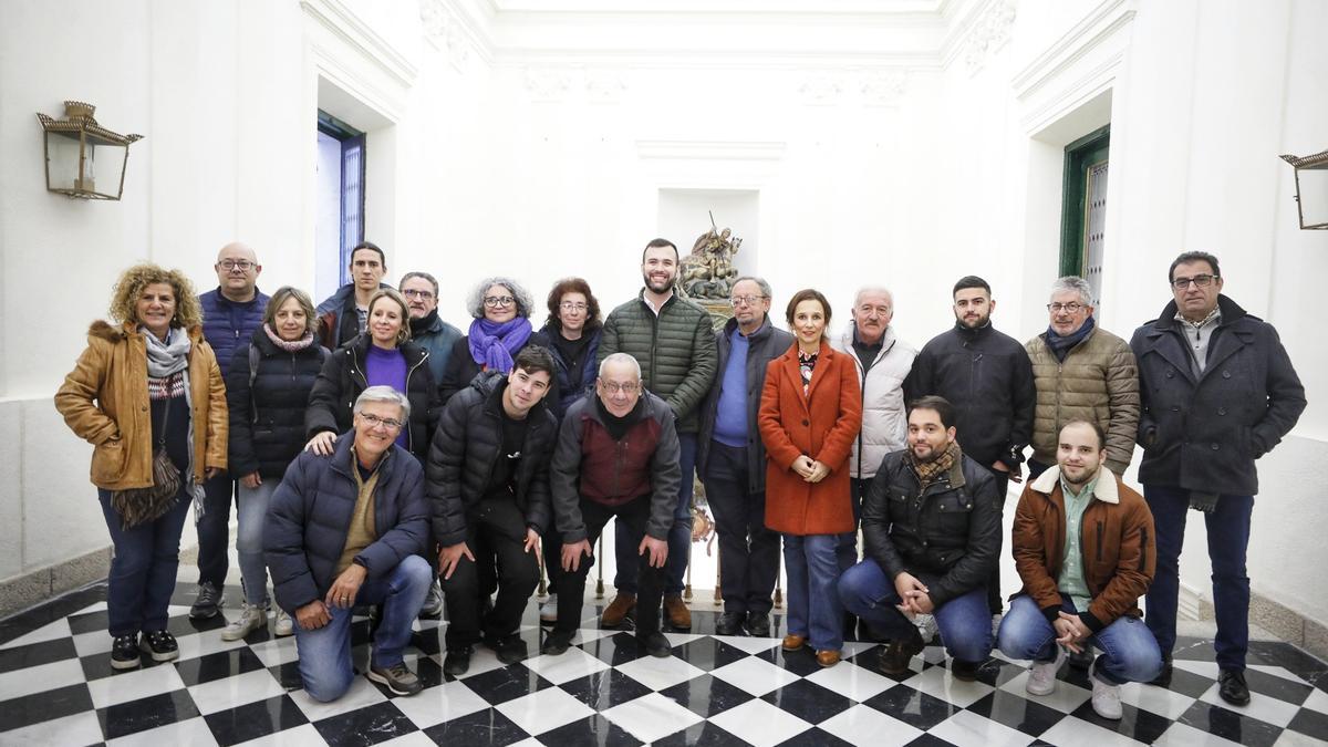 Foto de familia de la recién constituida Agrupación de Protección Civil.