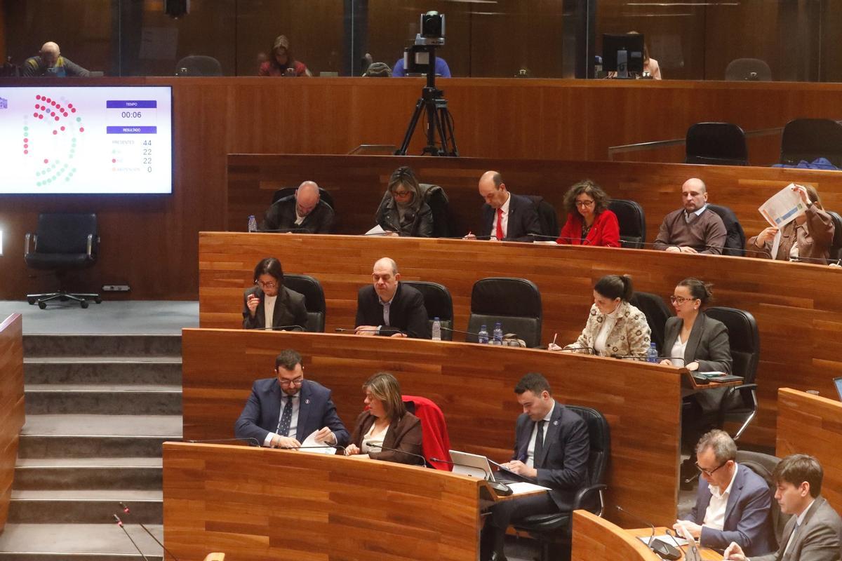 EN IMÁGENES: Así fue el pleno de la Junta para aprobar los Presupuestos el 31 de diciembre