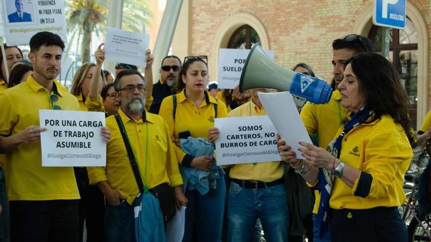 El personal de Correos en Málaga sale a la calle contra la &quot;precariedad laboral&quot;