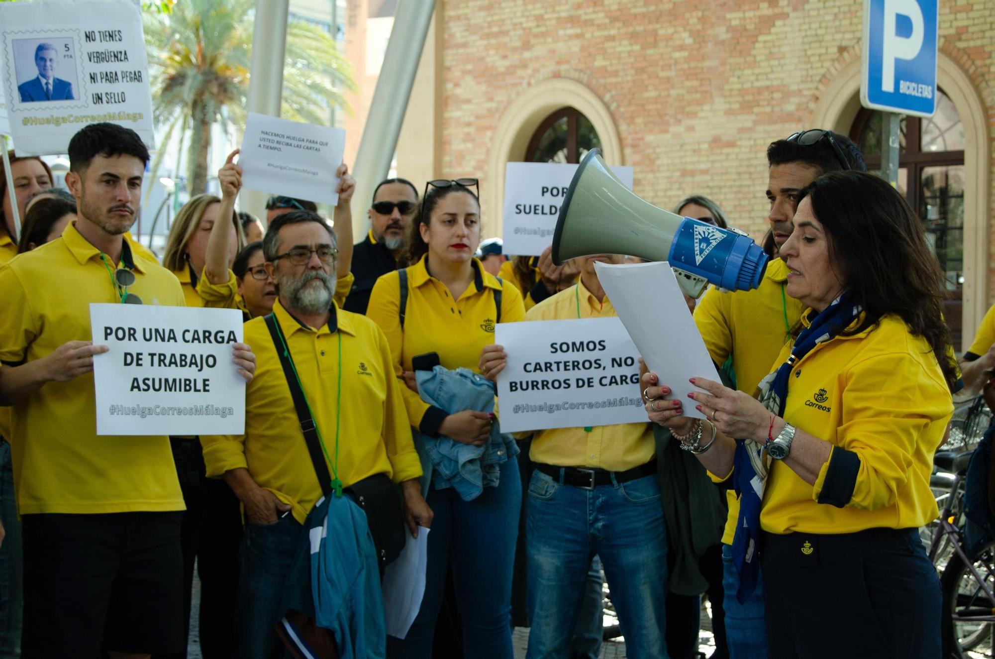 Movilización del personal de Correos en Málaga contra la "precariedad laboral"