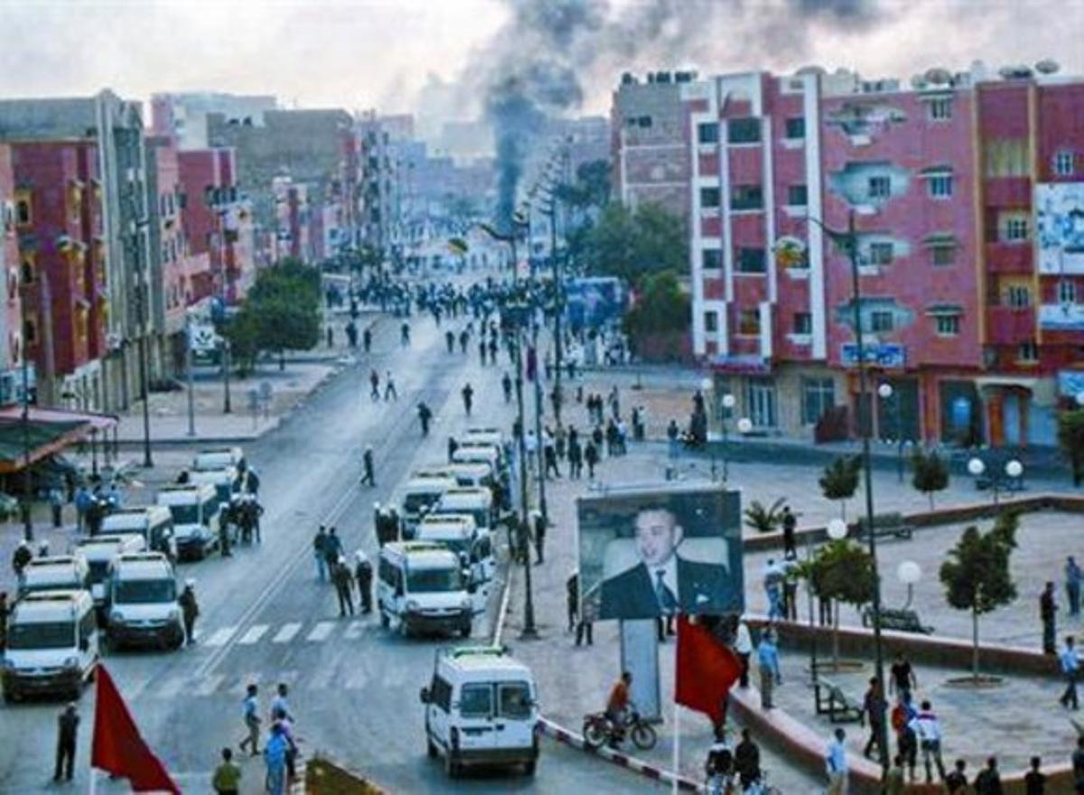 Violència 8 Disturbis i desplegament de les forces de seguretat marroquines al centre d’Aaiun.