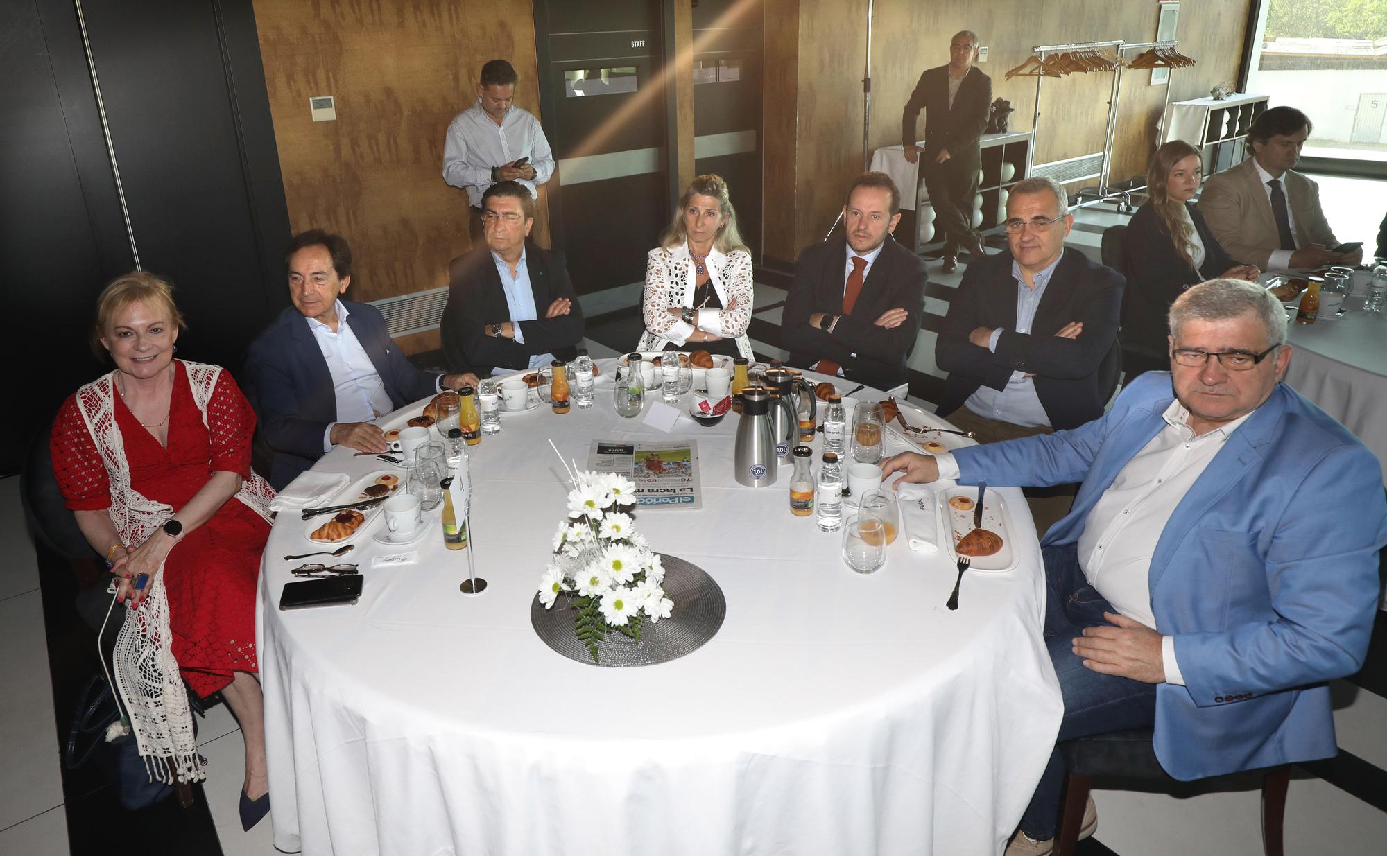 FOTOGALERÍA | El desayuno-coloquio de EL PERIÓDICO con el alcalde Jorge Azcón en imágenes