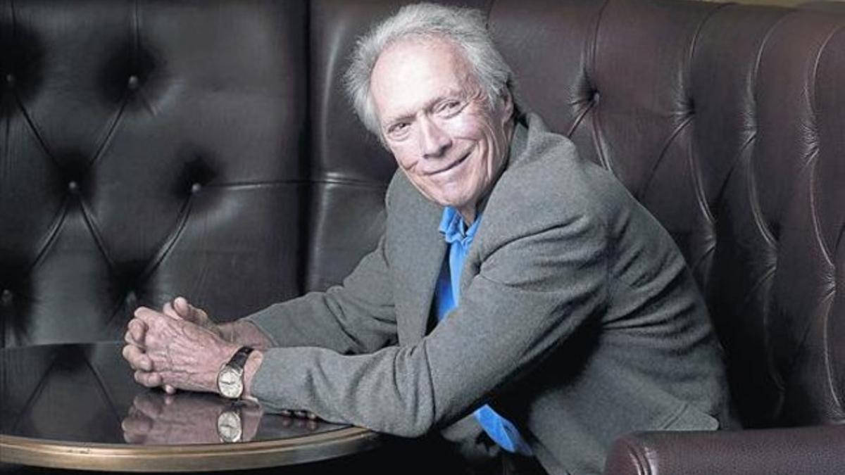 Clint Eastwood posa en Nueva York, en el 2010.