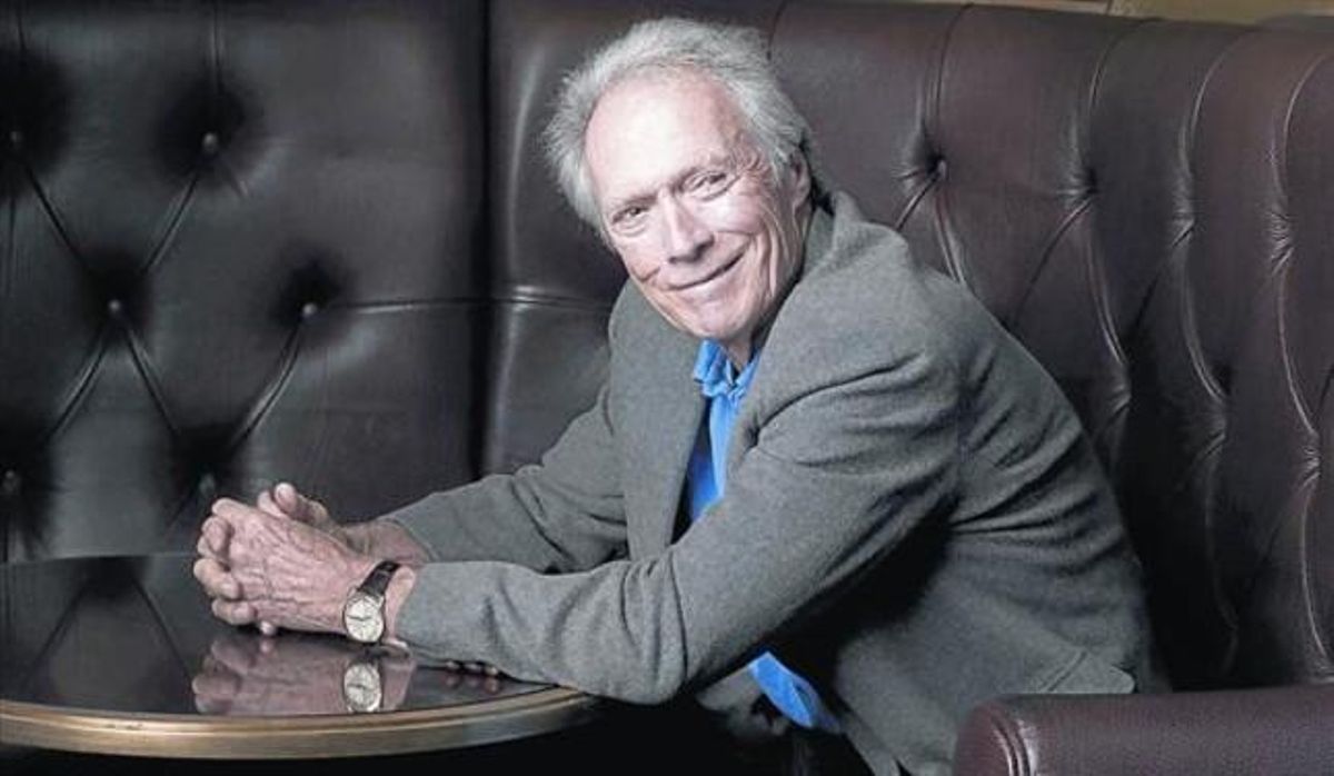 Clint Eastwood posaa Nova York, el 2010.