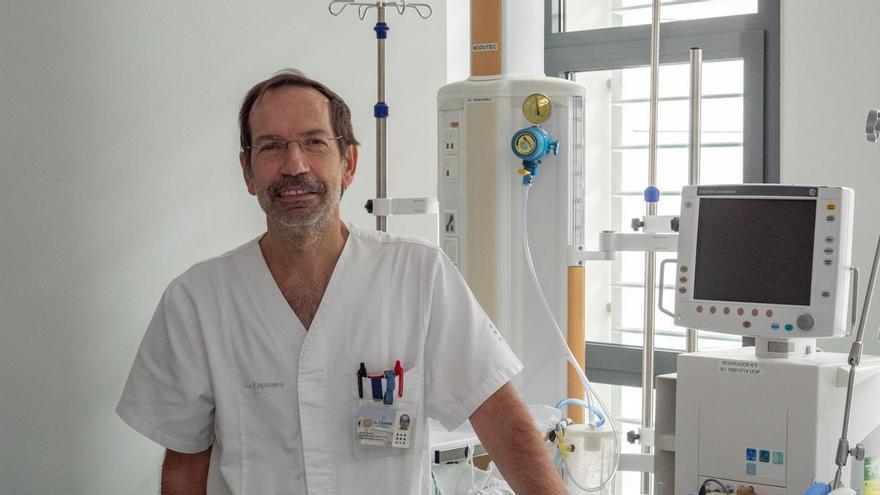 El doctor Juan Carlos de Carlos, coordinador de Pediatría en Baleares: «Ningún niño debe estar ni un solo segundo sin vigilancia cuando está en el agua»